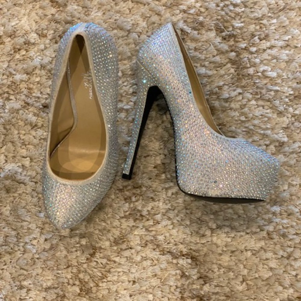 Chinese Laundry Platform Pumps